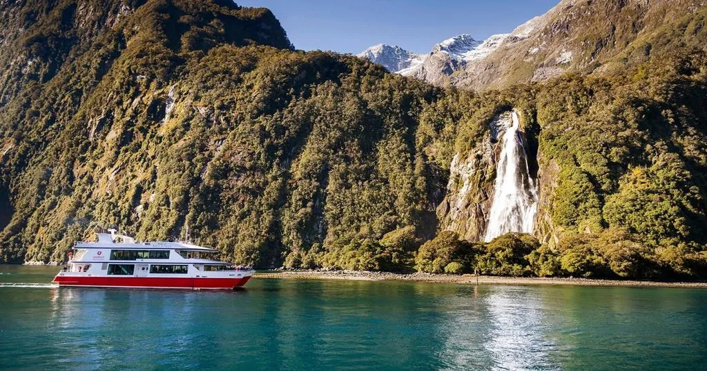 Milford Sound Cruise & Glass-Roof Coach Tour